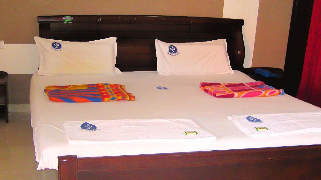 Hotel Sri Saravana Rāmeswaram Buitenkant foto